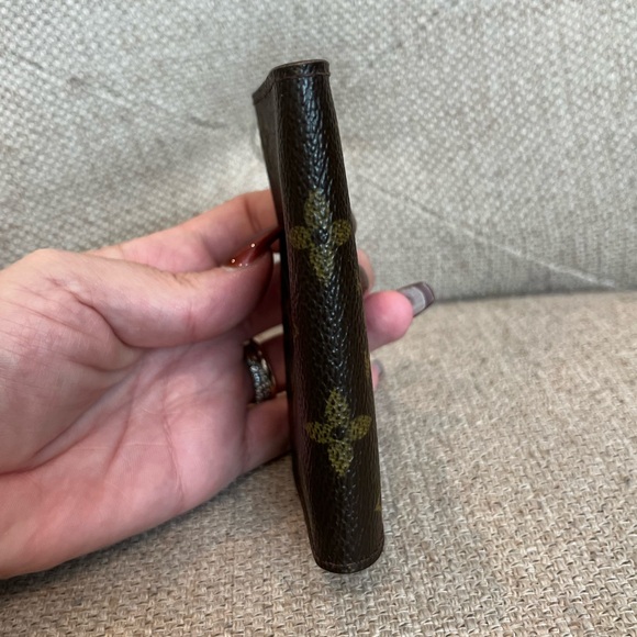 Louis Vuitton Monogram 6 Ring Key Case - Picture 7 of 10